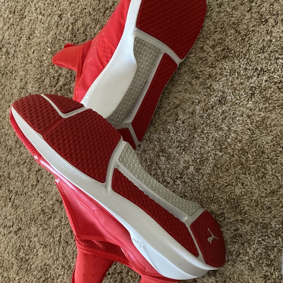 Puma fierce red Kylie shoe like new! - Picture 3 of 3